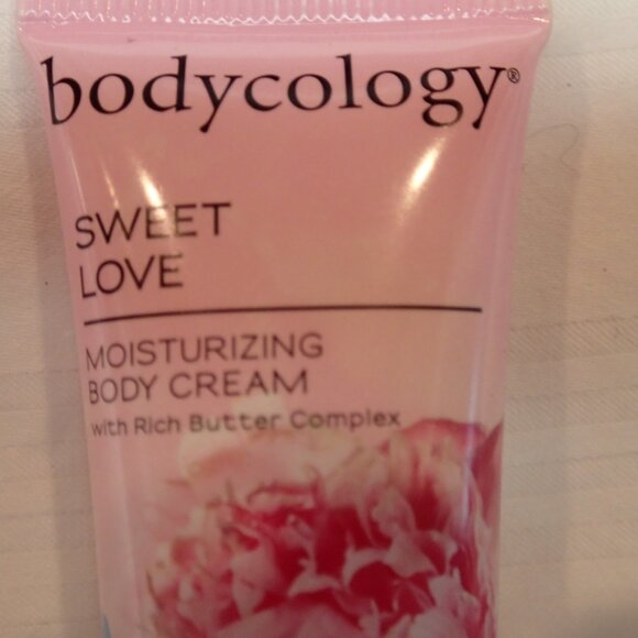Bodycology Sweet Love Moisturizing Body Cream 1 oz - Picture 2 of 4